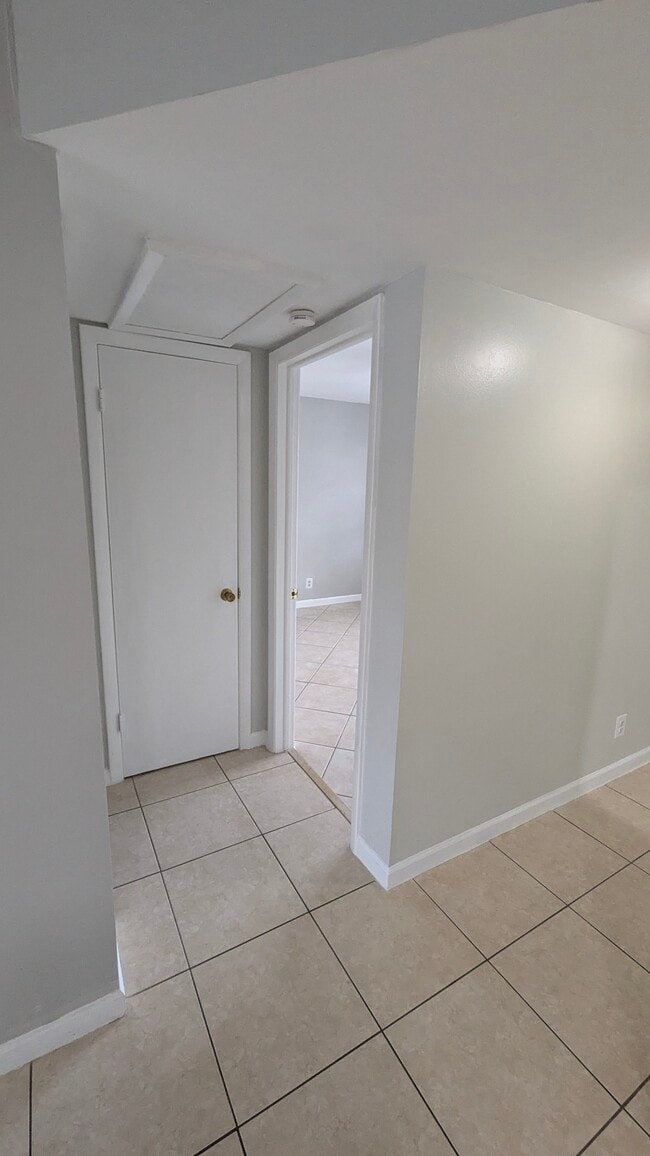 Entrance Hall - 3777 NW 78th Ave
