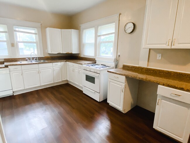 Building Photo - 3 Bedroom, 1.5 Bath on Campus