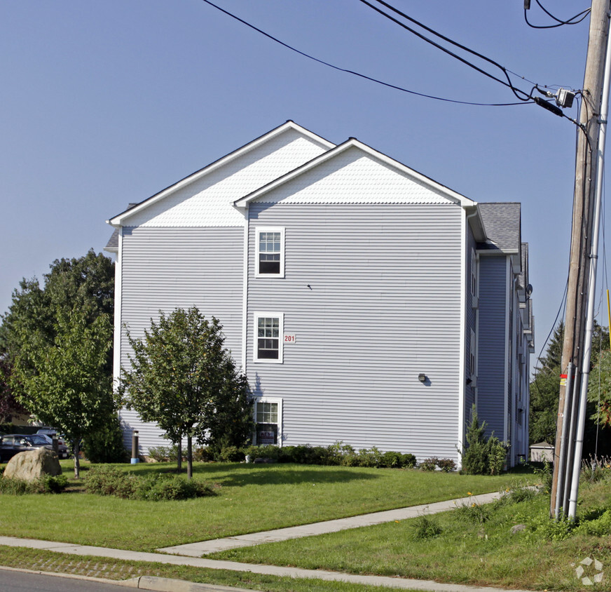 Foto del edificio - YoungBlood Housing Dev