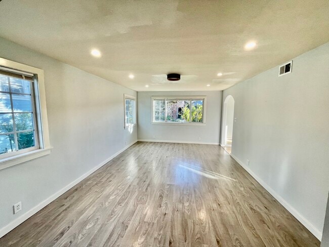 Living Room - 1026 Aileen St