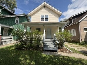 Building Photo - 923 Lawton St