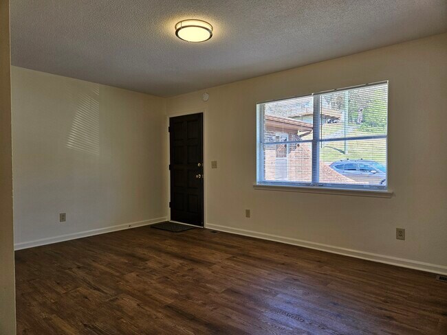 Entrada a la sala de estar - 3696 Bennett Rd