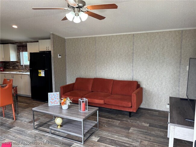 Foto del edificio - 2450 Hammock Rd