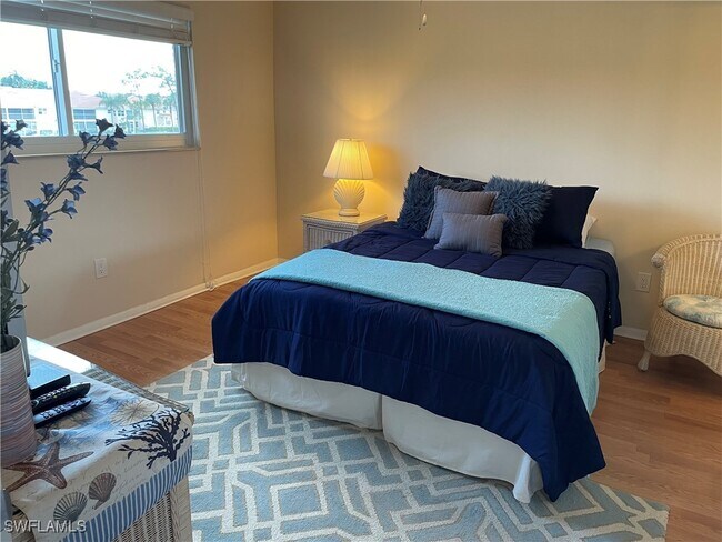 Foto del edificio - 200 Forest Lakes Blvd