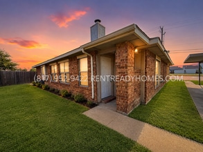 Building Photo - 9902 Plainfield Dr