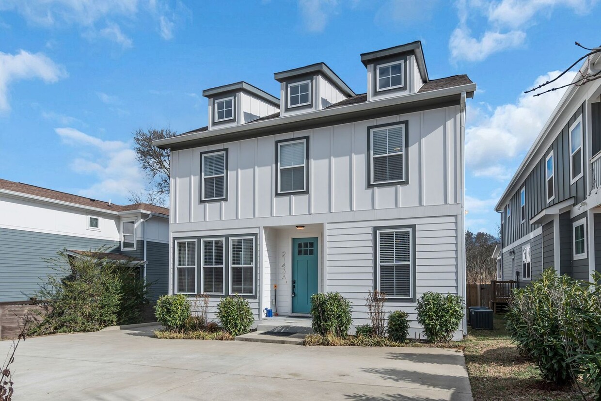 Foto principal - 3 Bedroom/3.5 Bath Home in East Nashville....