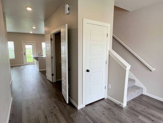 Foto del edificio - Spacious open-layout living area, perfect ...
