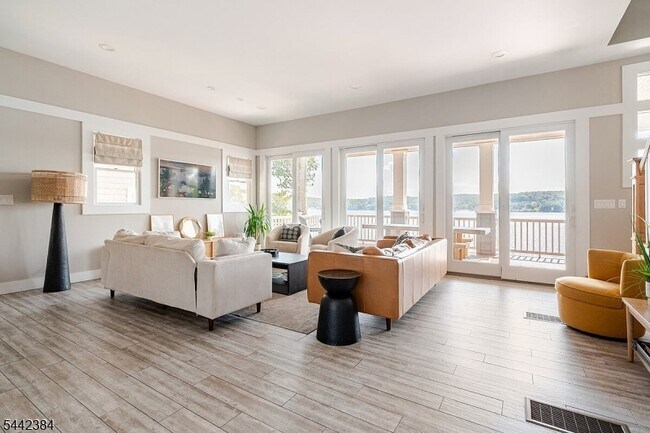 Foto del edificio - 307 Lakeside Blvd