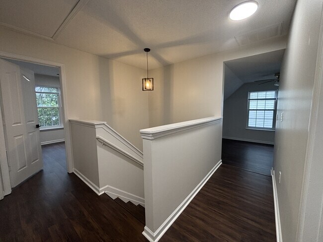 Foto del edificio - Newly Renovated 3 BR 2.5 Bath home in Oak ...