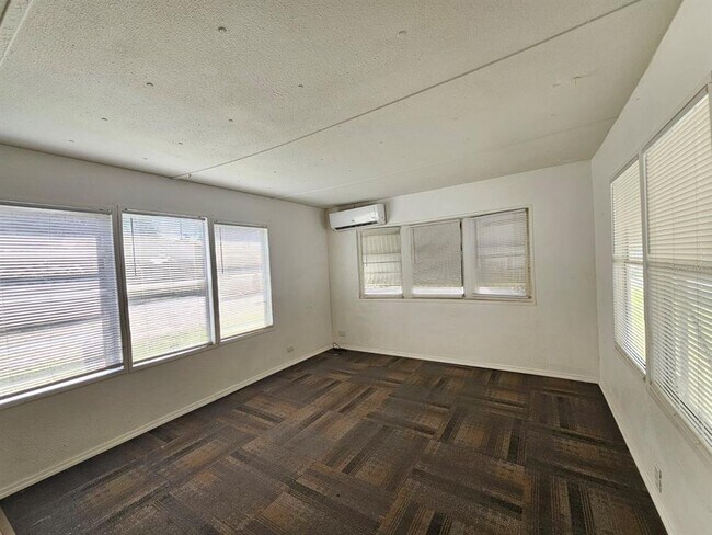 Foto del edificio - 503 Longfellow Blvd