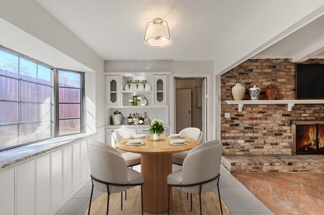 Foto del edificio - 3325 Shady Hollow Ln