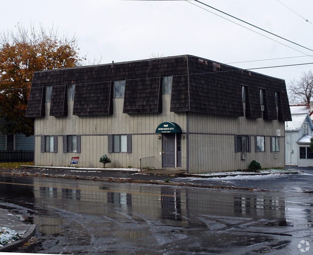 Foto principal - Crown Hill Apartments