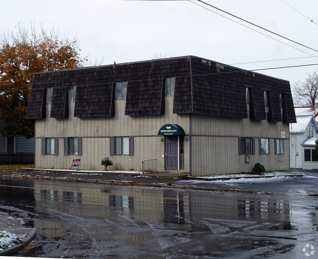 Primary Photo - Crown Hill Apartments