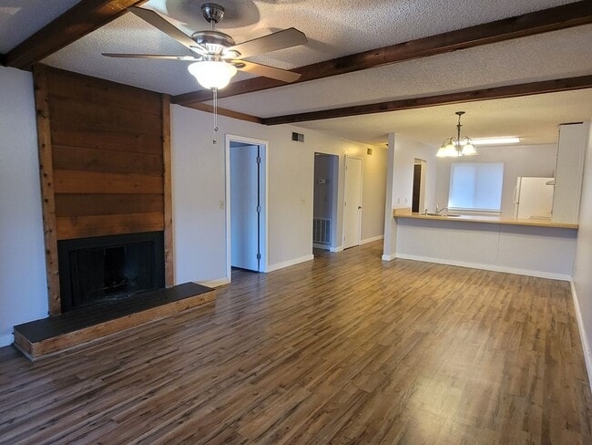 Building Photo - WATERFRONT 2/2 in the SE w/ New Paint, Scr...