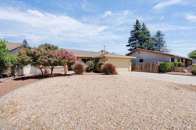 Building Photo - Charming 3 Bedroom Single-Story with Firep...