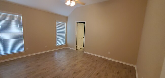 Master bedroom with ceiling fan - 5819 Alexandria Dr