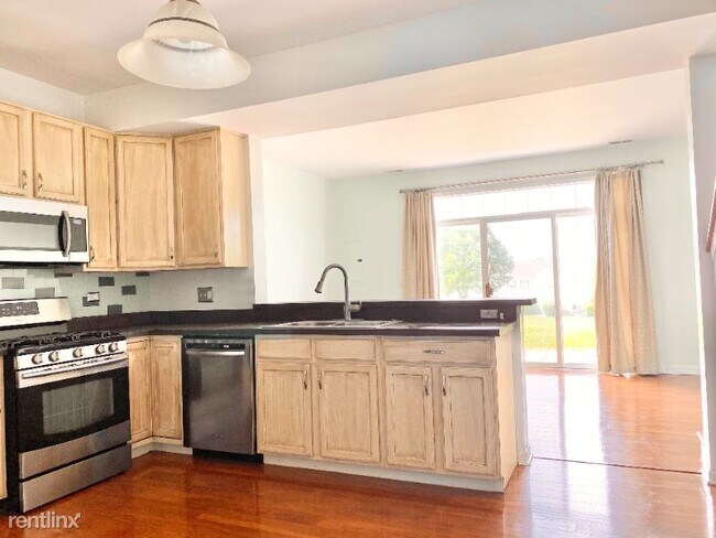 Building Photo - 2 br, 1.5 bath Townhome - 2243 Flagstone Ln