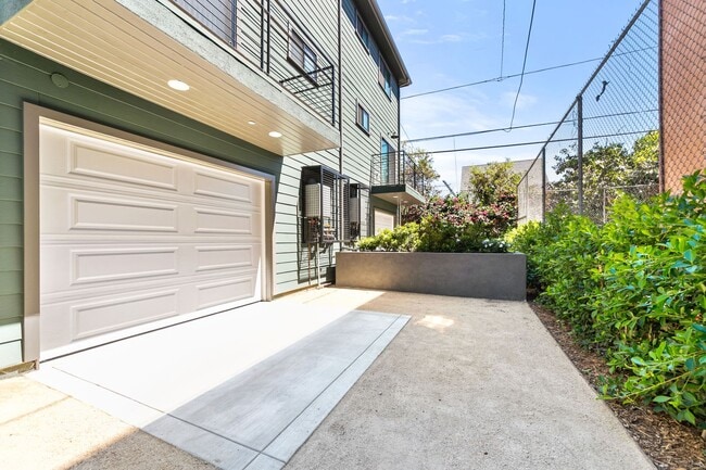 Building Photo - 2616 ELL