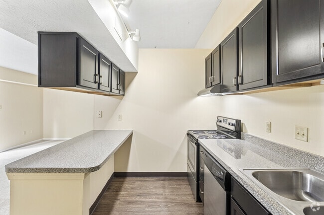 3BR, 1.5BA - 1,650SF - Kitchen - Hawthorne Manor