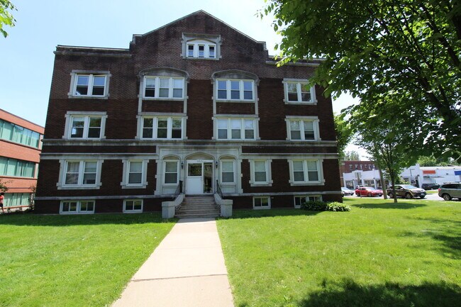 Building Photo - 665 Farmington Ave