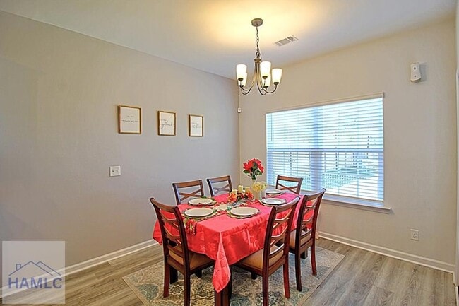 Foto del edificio - 1104 Marne Blvd