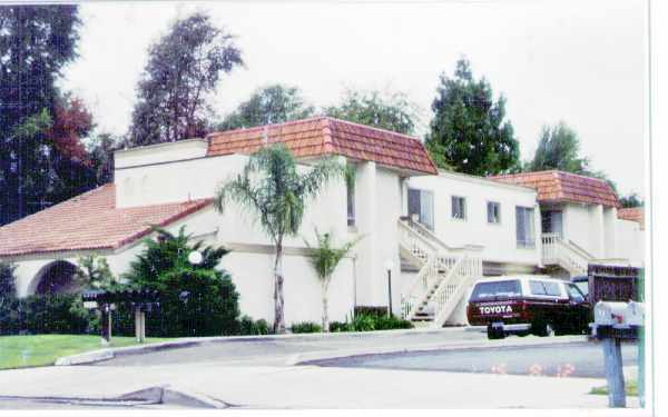 Building Photo - 2565 Santa Ana Ave