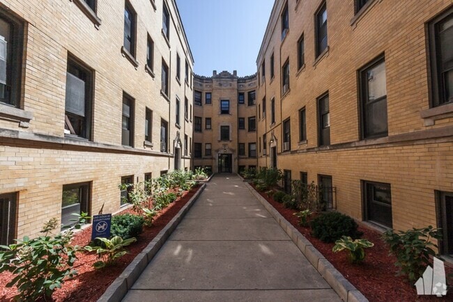 Building Photo - 442 W Belden Ave