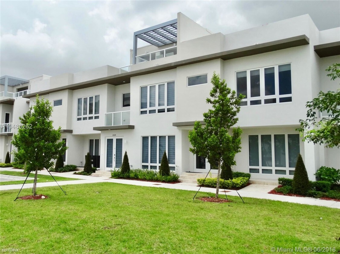 Primary Photo - 3 br, 2.5 bath House - Landmark at Doral