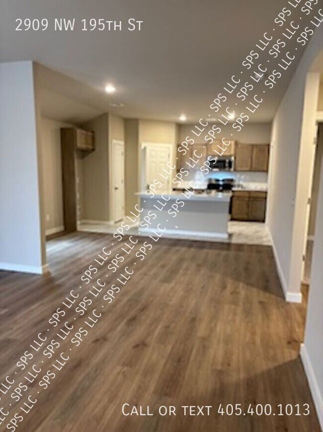 Foto del edificio - 2909 NW 195th St