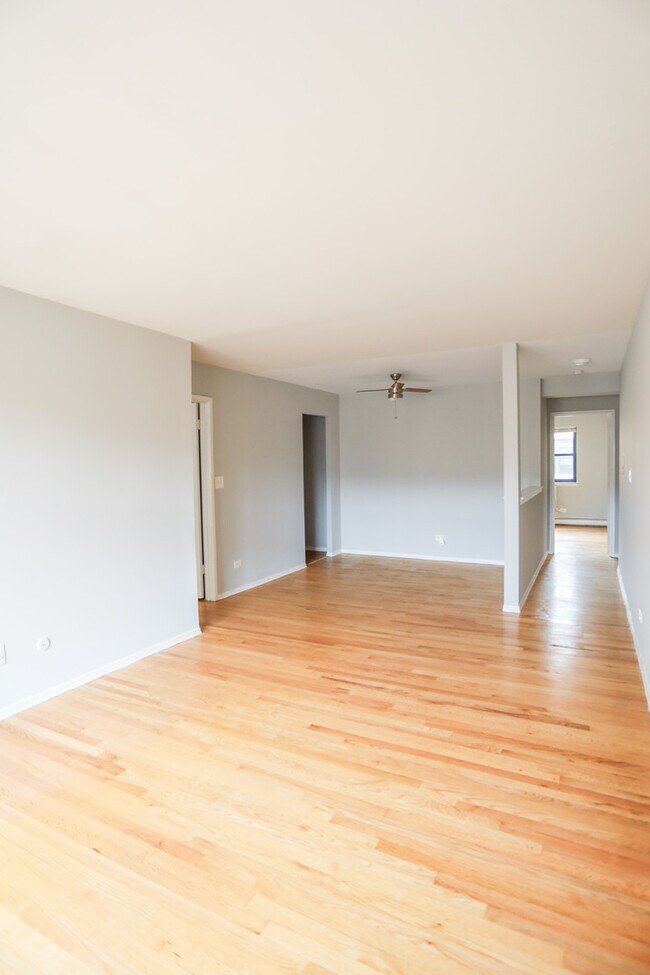Foto del edificio - 2828 N Cambridge Ave