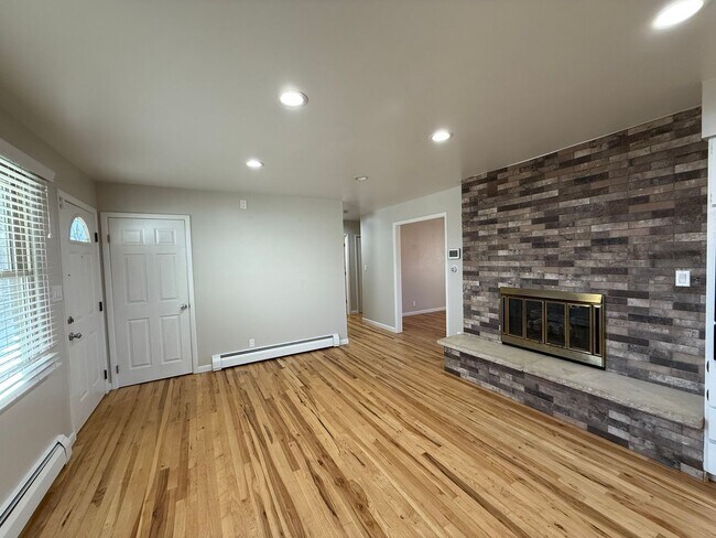 Foto del edificio - Gorgeous Remodeled 3-Bedroom Home in Lakewood!!