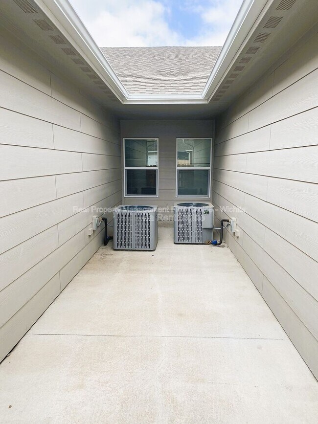 Foto del edificio - 5474 N Colburn Ct