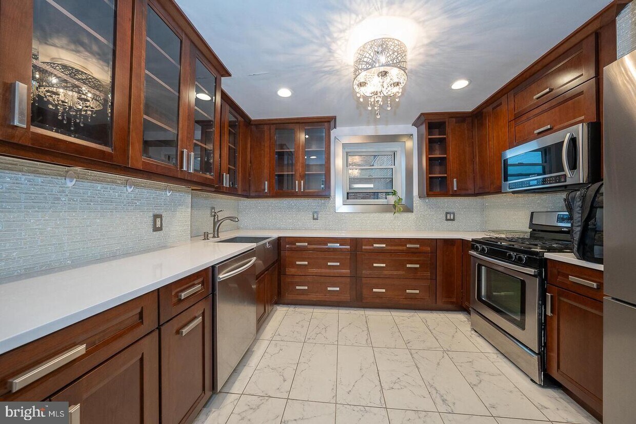 40 Old Lancaster Rd Unit 306, Merion Station, PA 19066 Room for Rent