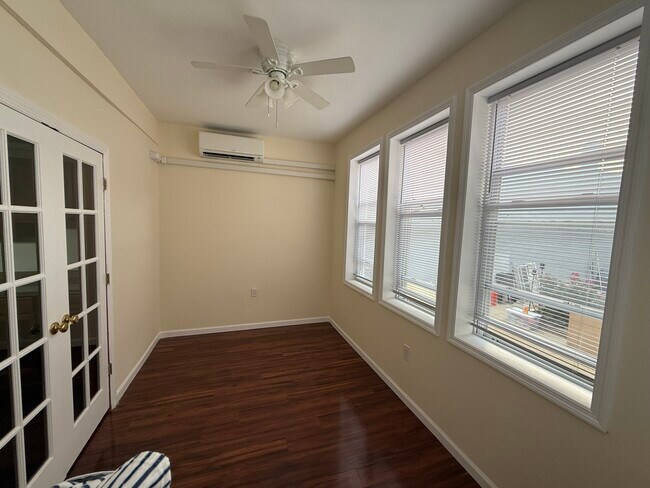 Building Photo - 4 Saint Johns Rd