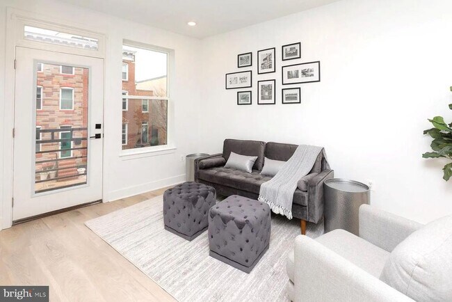 Foto del edificio - 1702 Light St