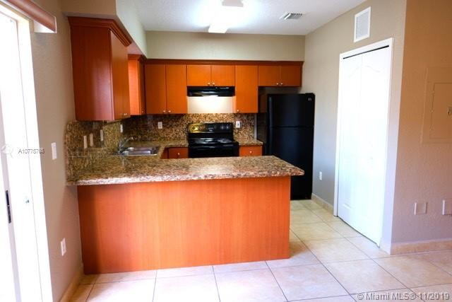 Foto del edificio - 10410 W Okeechobee Rd