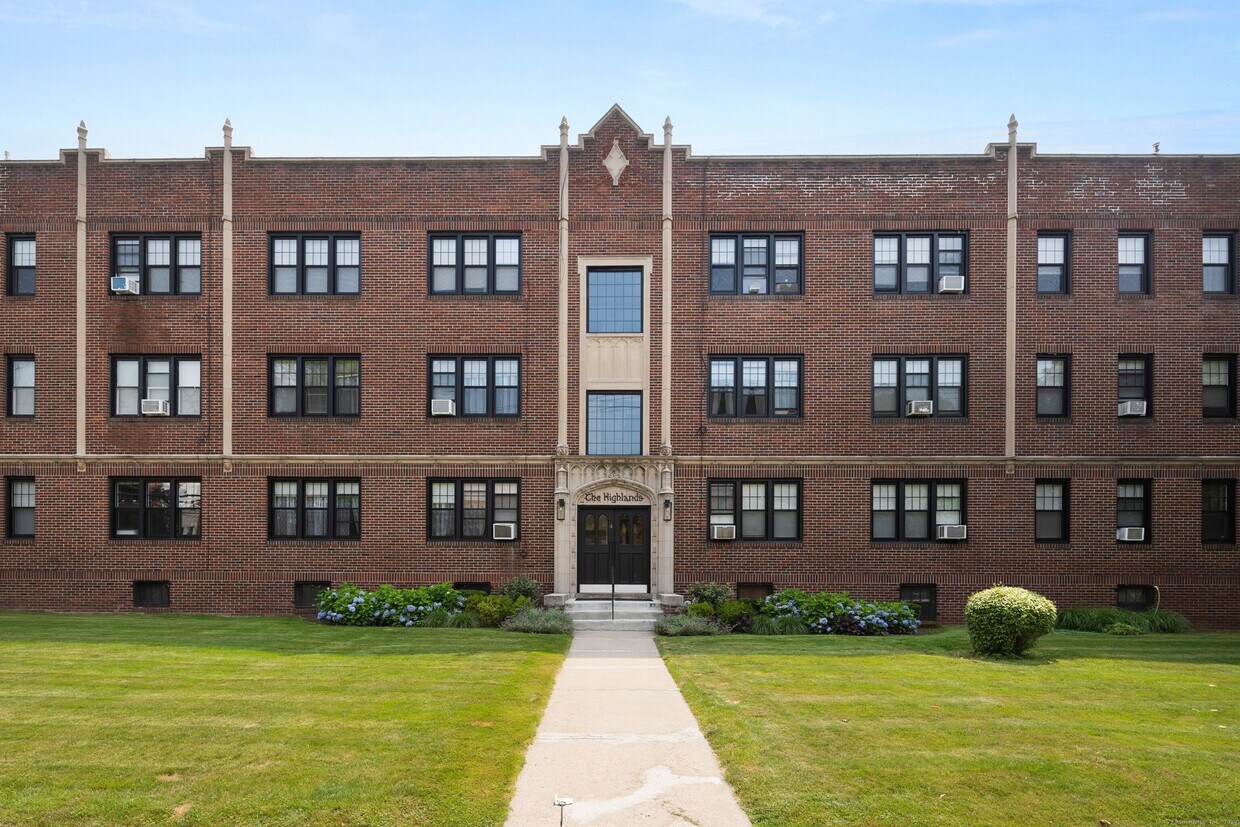 Primary Photo - 4 Highland St