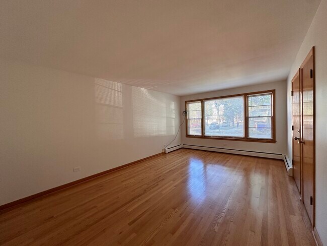 Foto del edificio - 4500 S Washtenaw Ave.