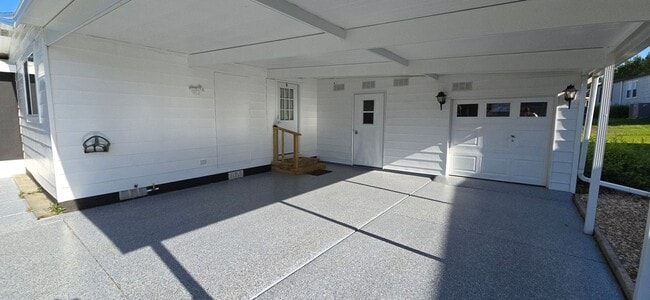 Building Photo - 1715 Pebble Beach Ln