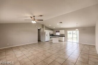 Building Photo - 433 NW 38th Pl