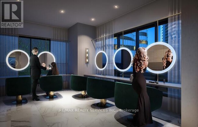 Building Photo - 327 King St W