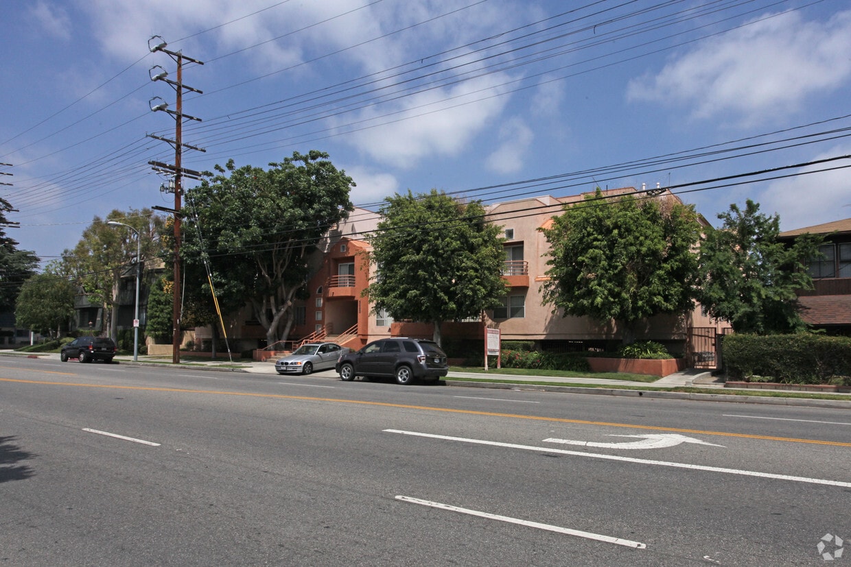 Primary Photo - Fifty Sixty Kester Apartments