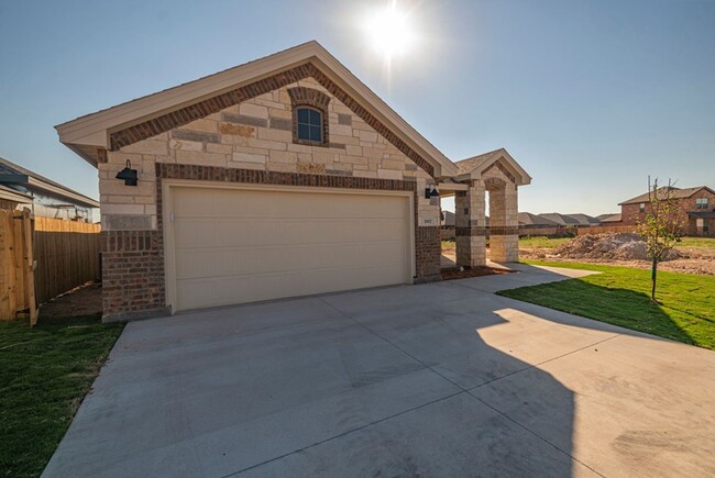 Building Photo - Rare 4 Bedroom Home In Odessa, TX (Availab...