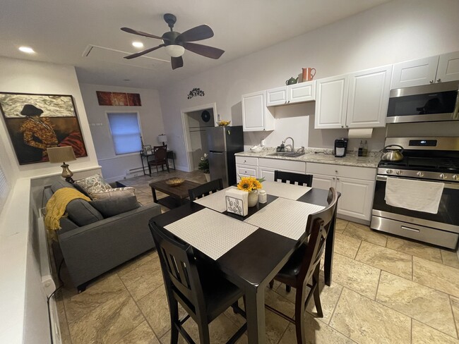 Kitchen/dining - 140 Church St