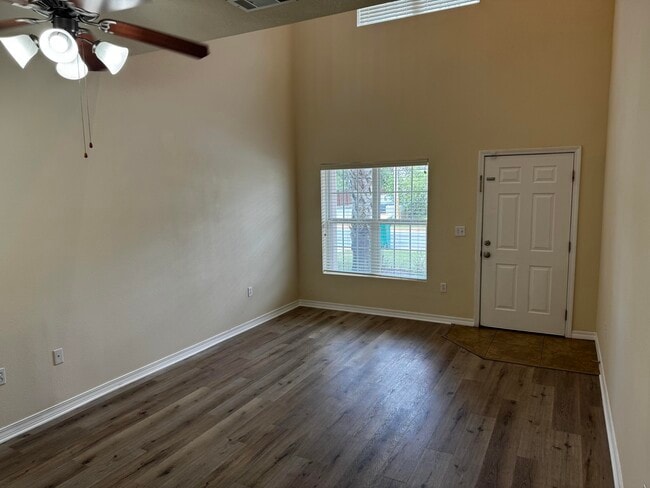 Building Photo - 1512 Bentley Cir