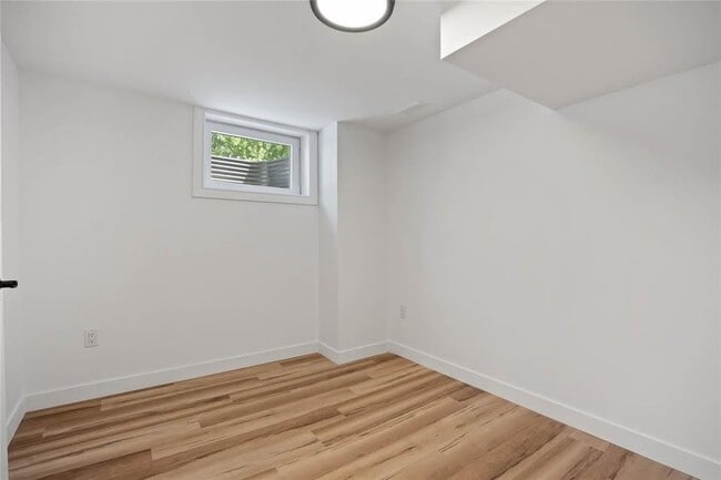 Building Photo - 340 Trudeau Dr