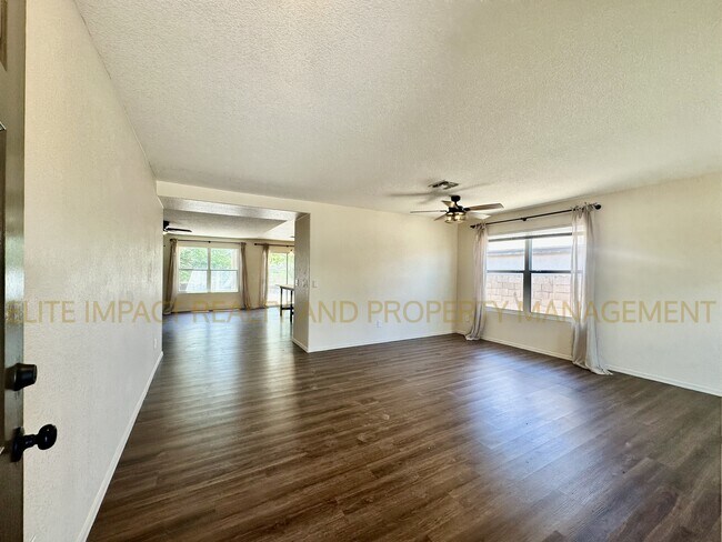 Building Photo - 10930 S San Clemente Camino