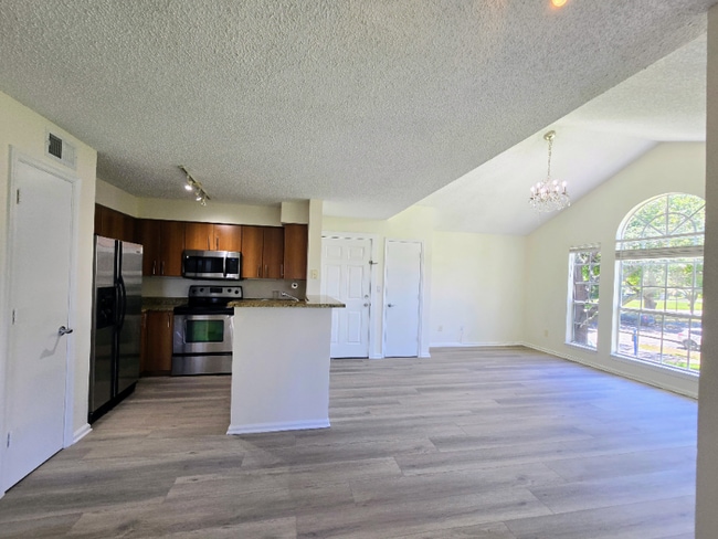Building Photo - 1125 Crystal Way