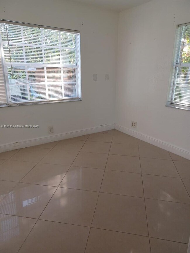 Building Photo - 7900 SW 21st Terrace