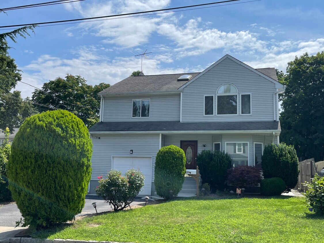 25 Summers St, Oyster Bay, NY 11771 House Rental in Oyster Bay, NY